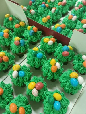 Grass and chocolate egg mini cupcakes