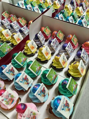 Edible image and chocolate egg mini cupcakes